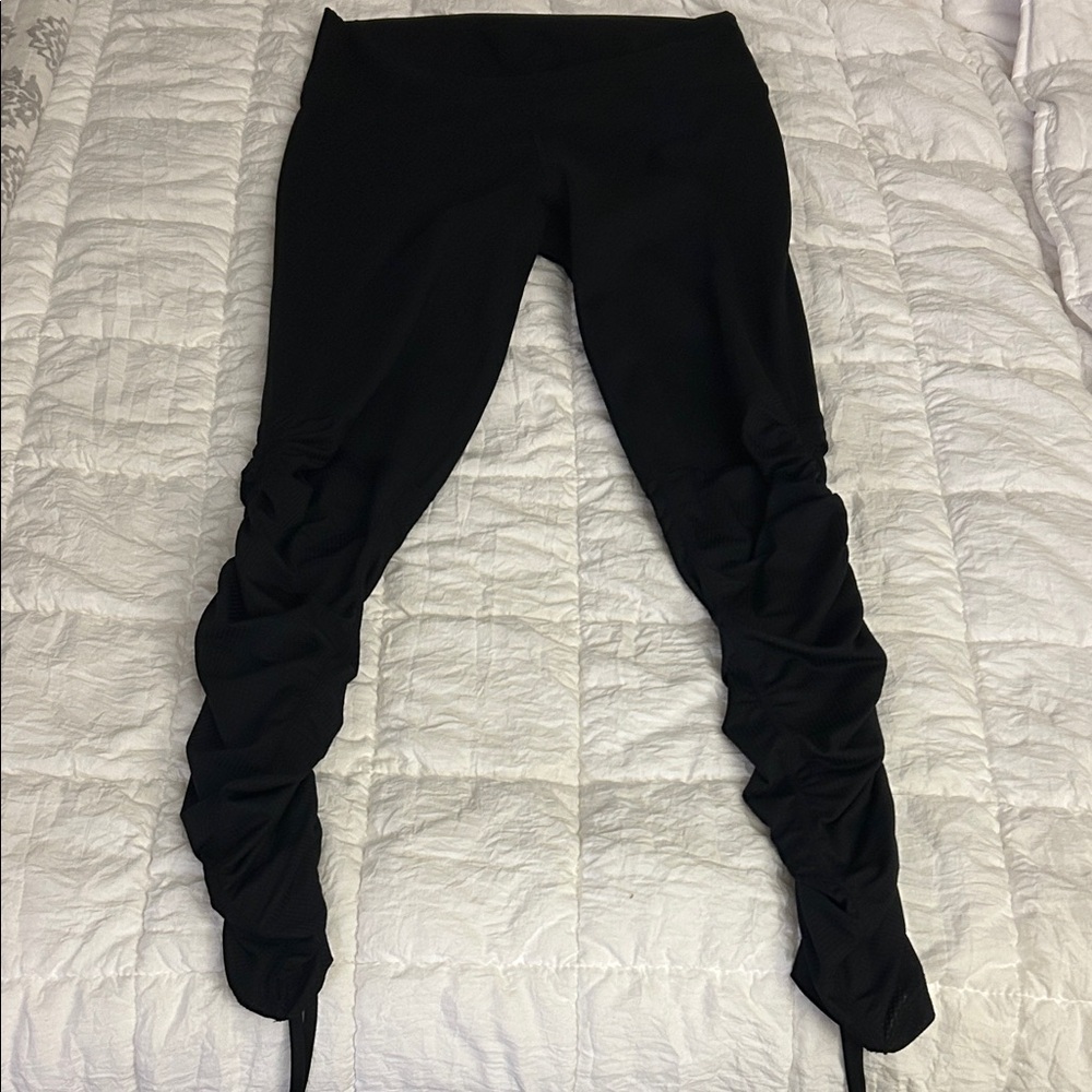 ⚜️ Fabletics Black Ruched Leggings